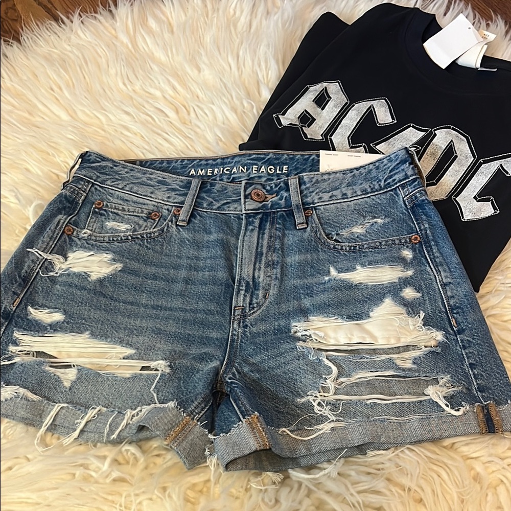 NWT American Eagle Outfitters Blue Distressed Tomgirl jean short